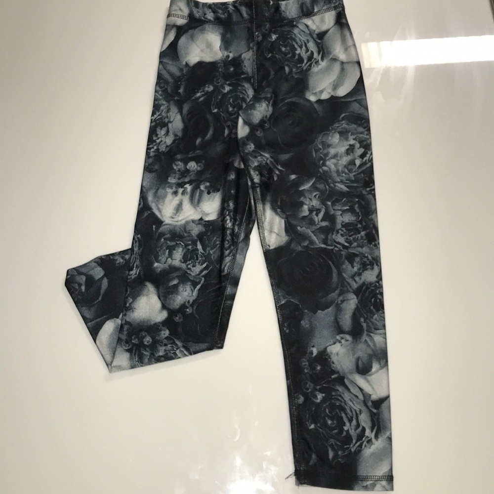 Zara Terez (Terez) Black Gray Rose Flower Leggings